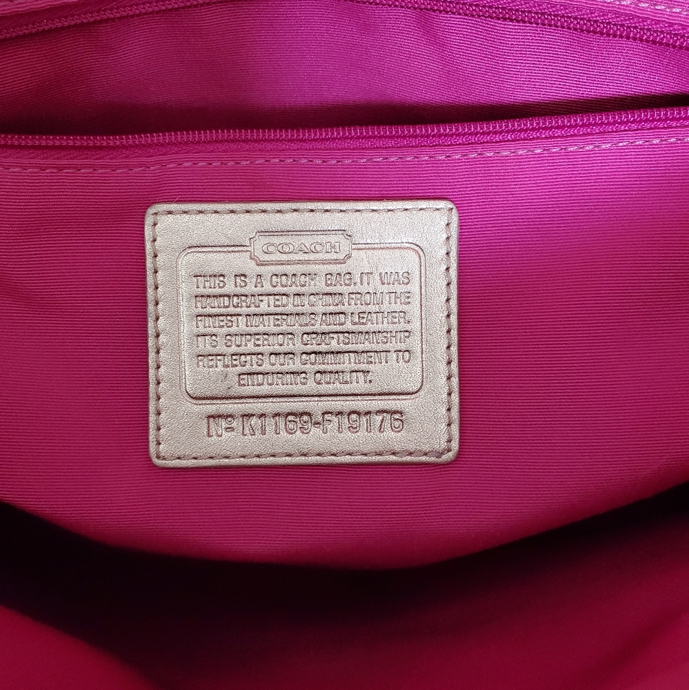 Coach Signature Hampton Purse - Picture 4 of 6